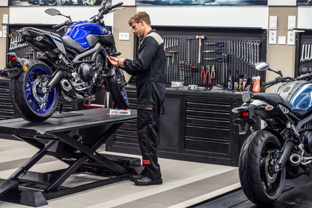 YAMALUBE 2 STROKE OIL SEMI SYNTHETIC MOTORCYCLE ATV SCOOTER DIRTBIKE