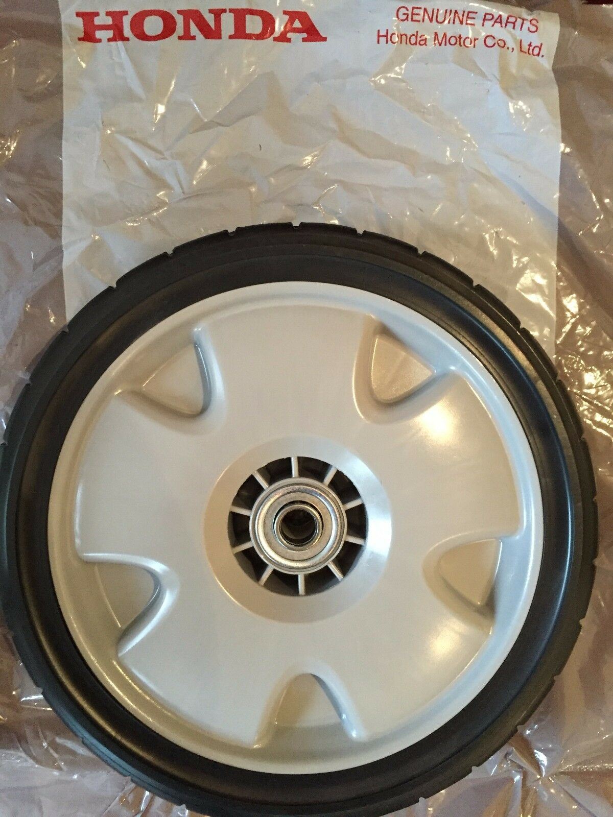 GENUINE OEM HONDA HRX 537 LAWN MOWER REAR WHEEL & TYRE 42710-VH7-010ZA